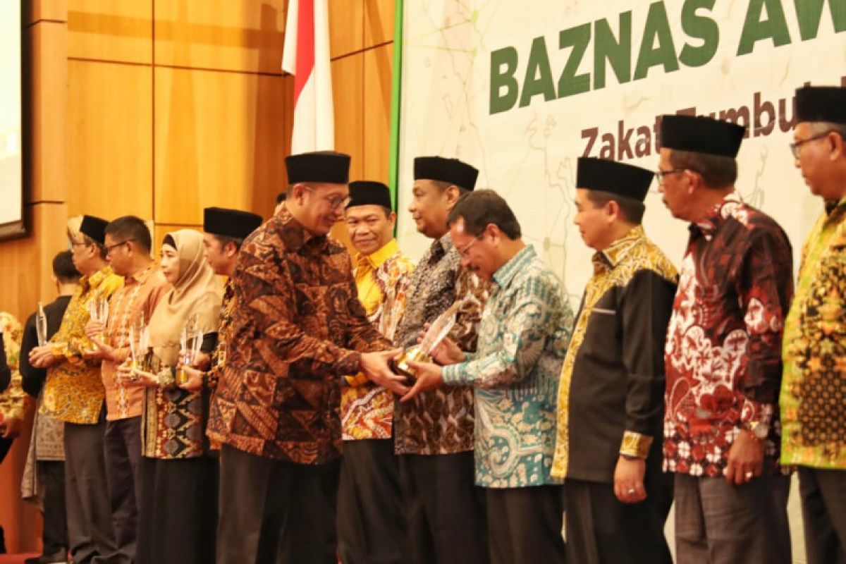 Pemkot Makassar dianugerahi Baznas Award 2019