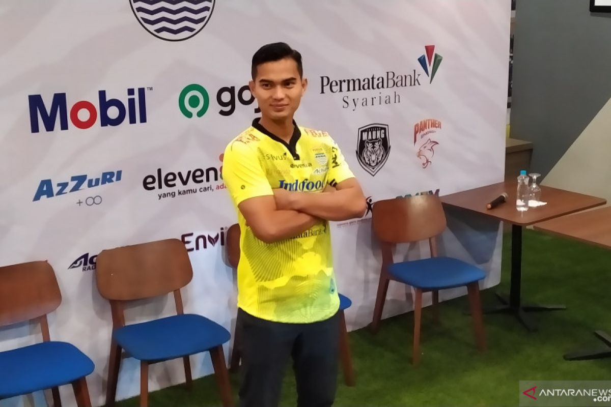 Persib Bandung kenalkan Dhika sebagai kiper baru