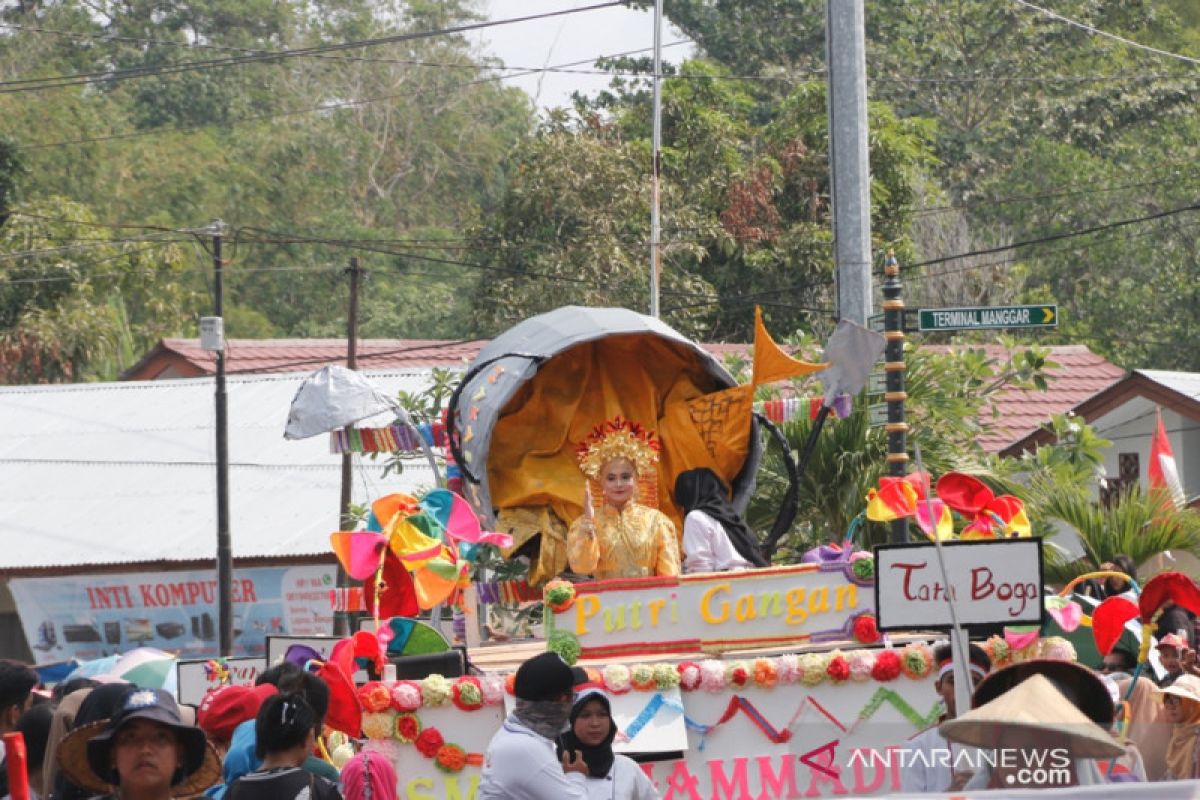 Pawai pembangunan di Belitung Timur lebih tonjolkan potensi budaya