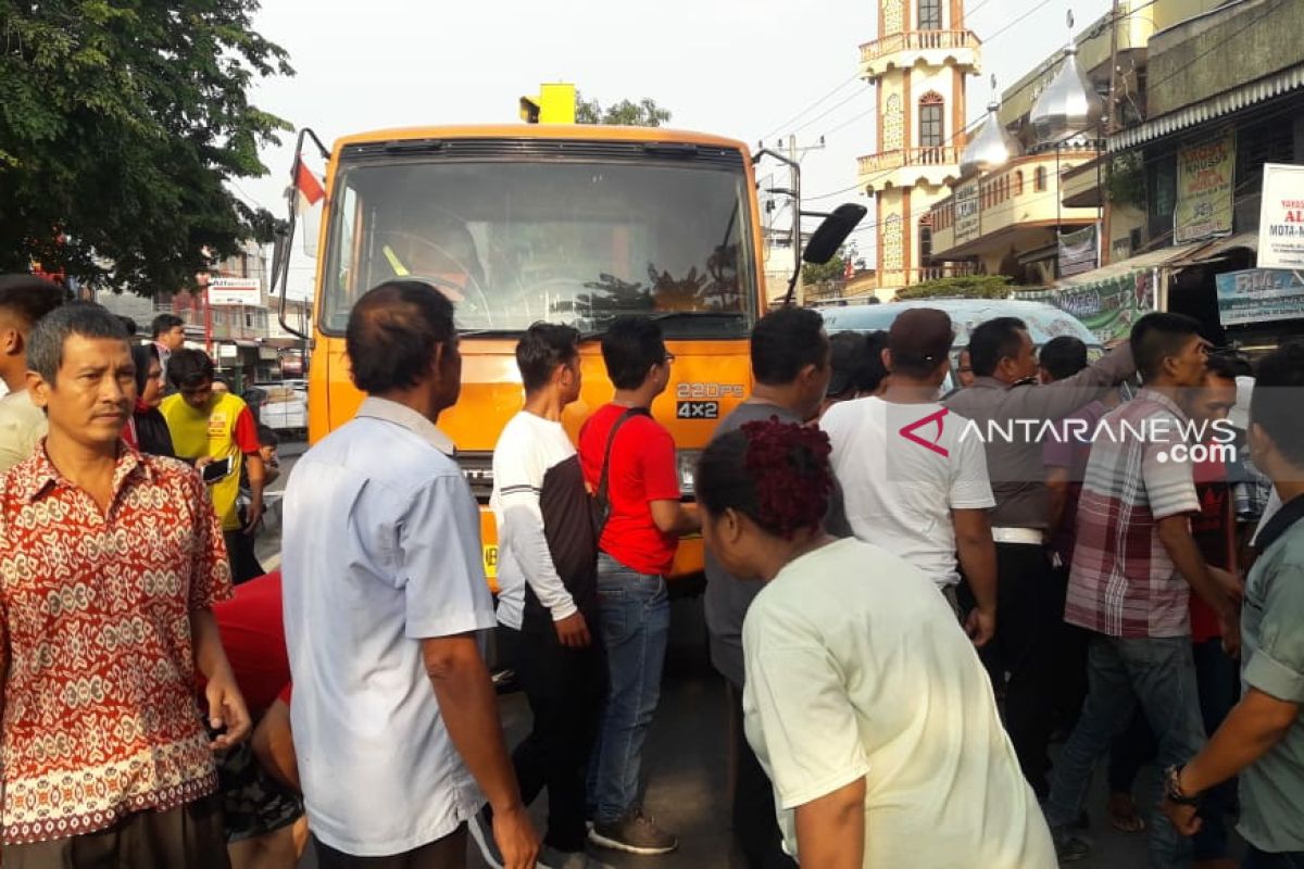 Ditabrak truk thailer, Syahrial gagal nikahi sang kekasih