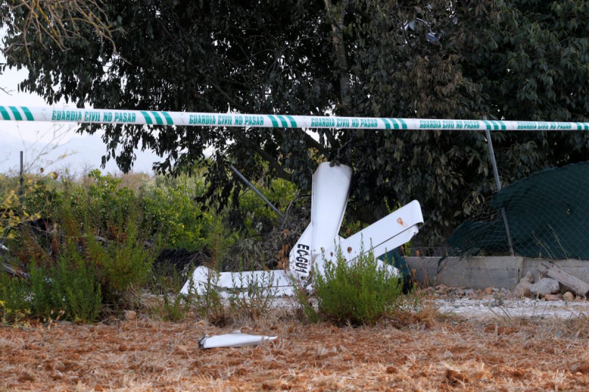 Helikopter pemadam kebakaran hutan di Portugal jatuh pilotnya tewas