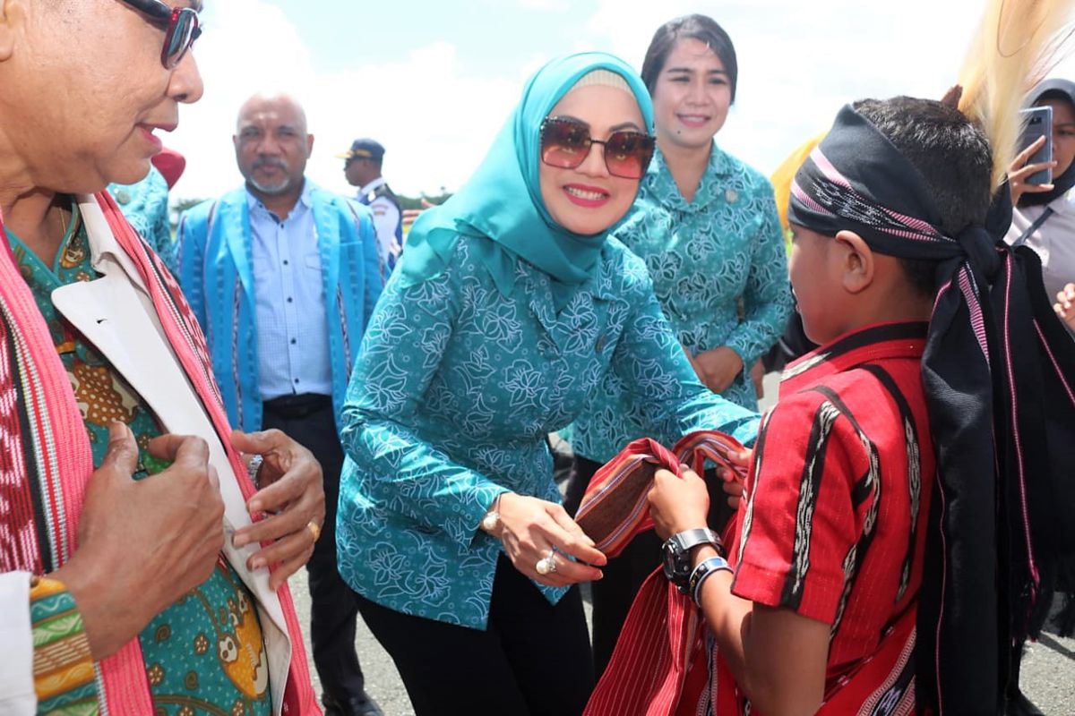 Istri Gubernur- istri Wagub Maluku hibur siswa PAUD di Kepulauan Tanimbar