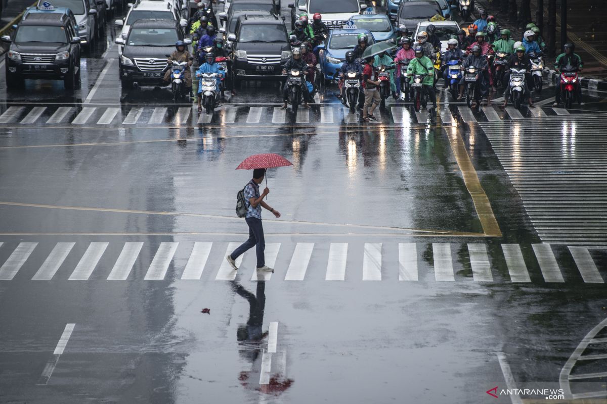 Jakarta cerah pada Senin siang, berpotensi hujan pada dini hari