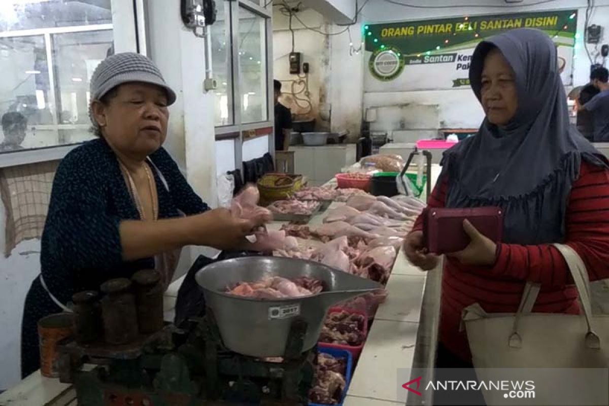 Kembali normal, harga daging ayam ras di Purwokerto Rp32.000/kg