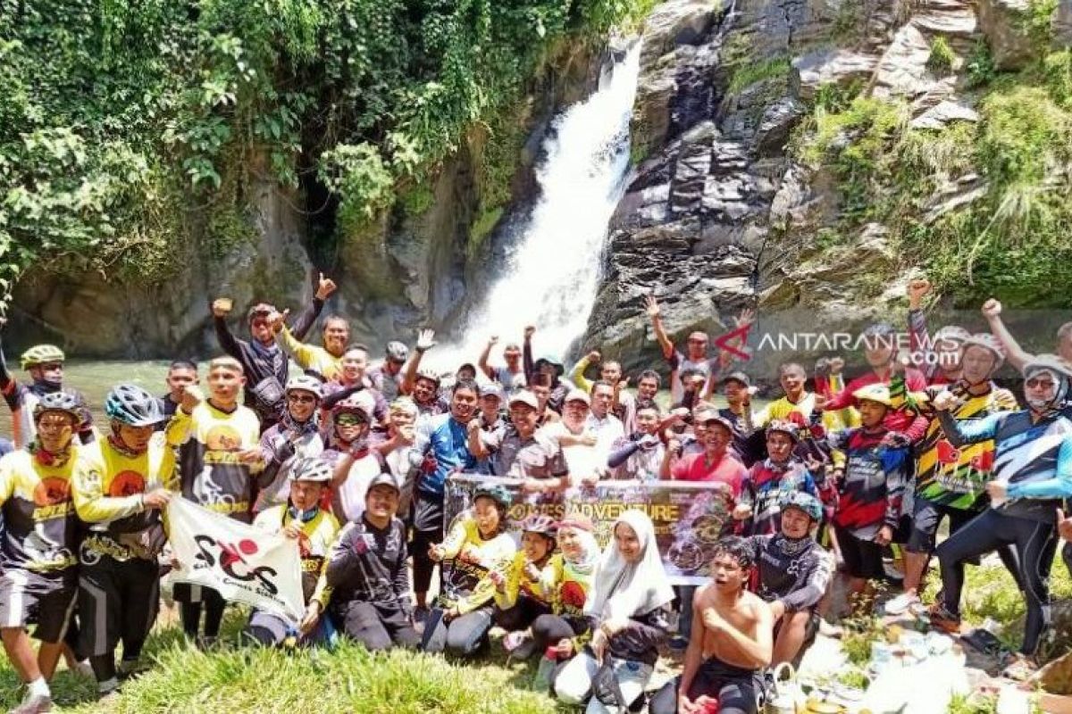 Dinas Pariwisata Tapanuli Selatan promosikan air terjun kembar