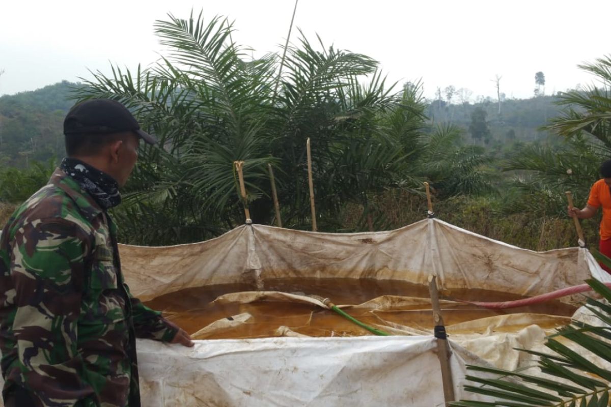 Antisipasi karhutla, tim terpadu buat embung penampungan air