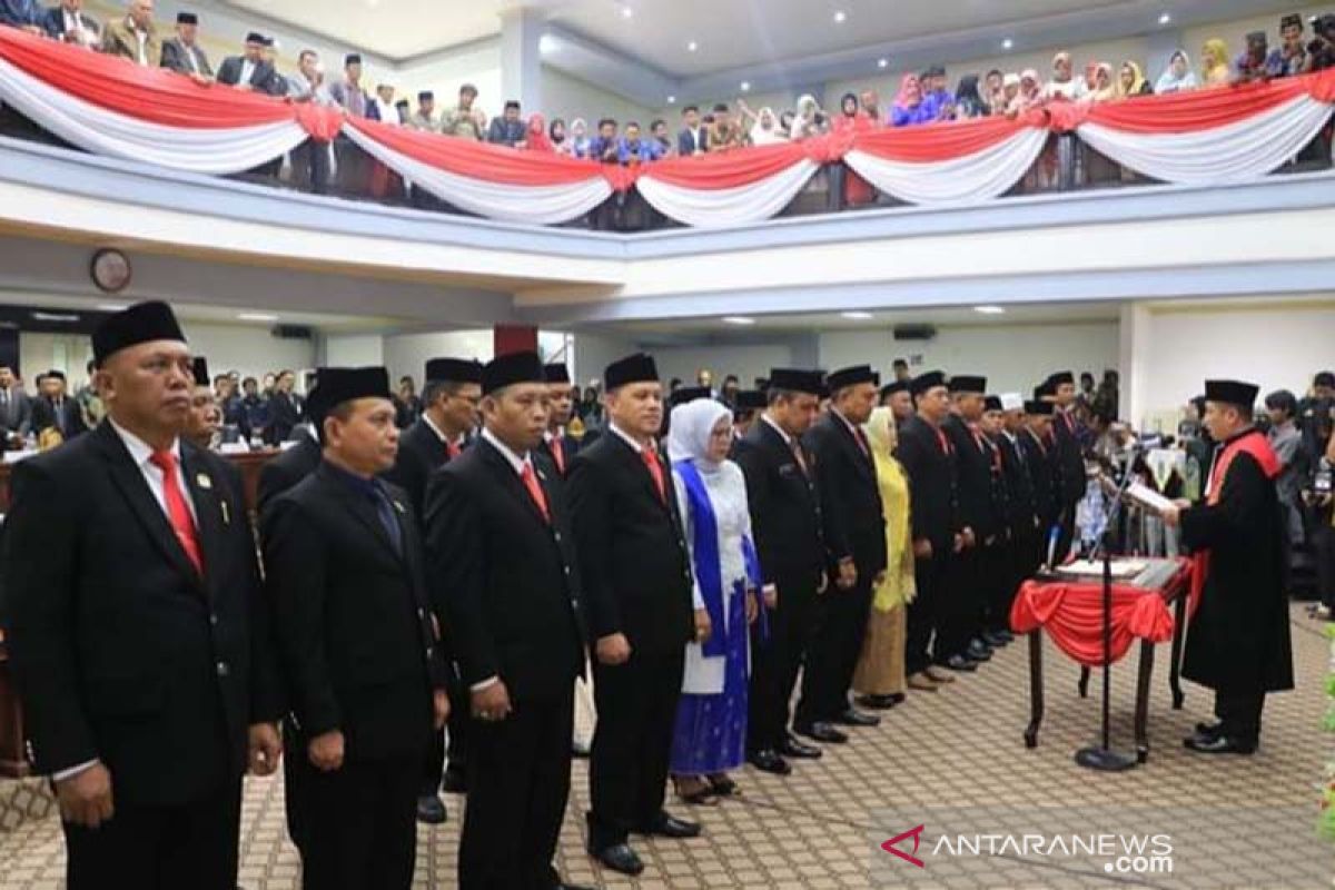30 anggota DPRD Luwu Timur periode 2019-2024 dilantik