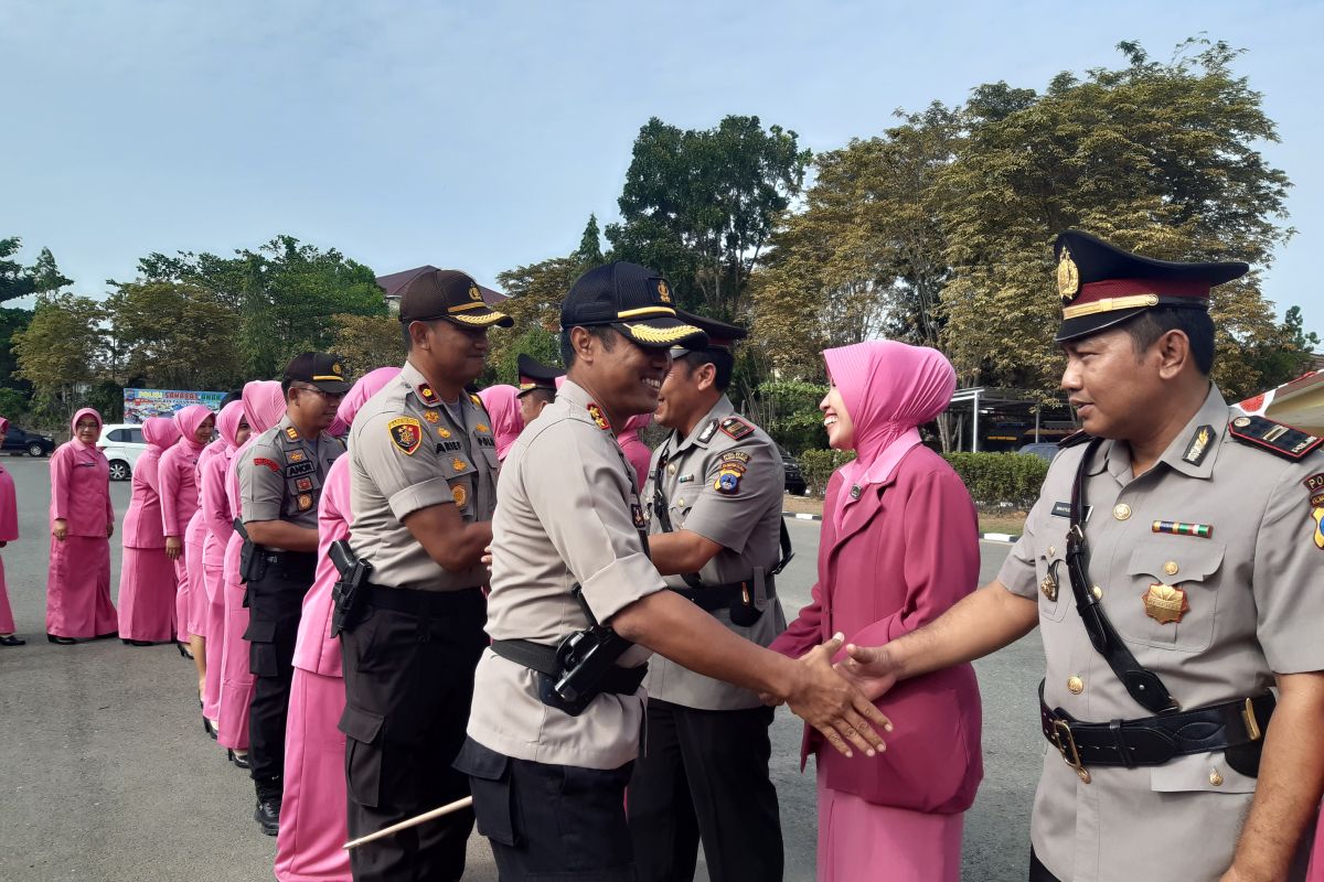 Kapolres Tanah Bumbu merotasi sepuluh perwira pertama