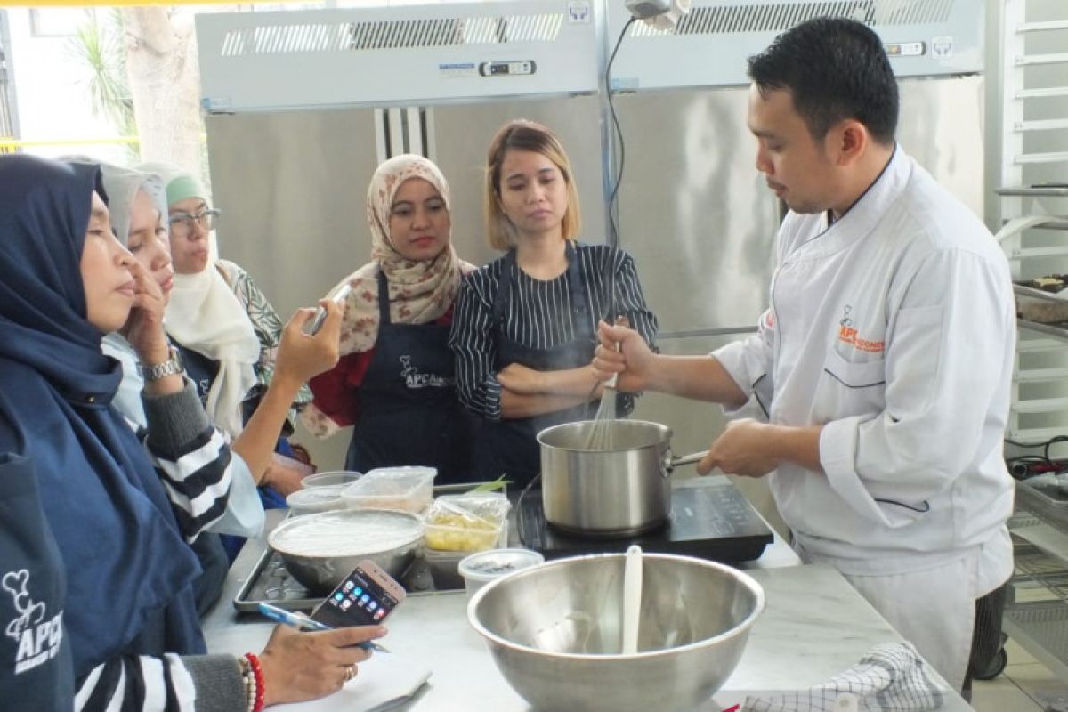 APCA Indonesia ajarkan membuat kuliner tradisional