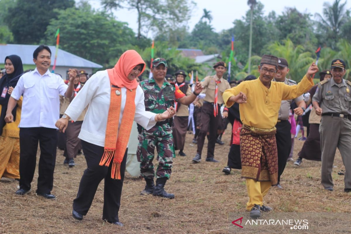 Hairiah ikuti tandak massal di Karnaval Akbar Sungai Baru