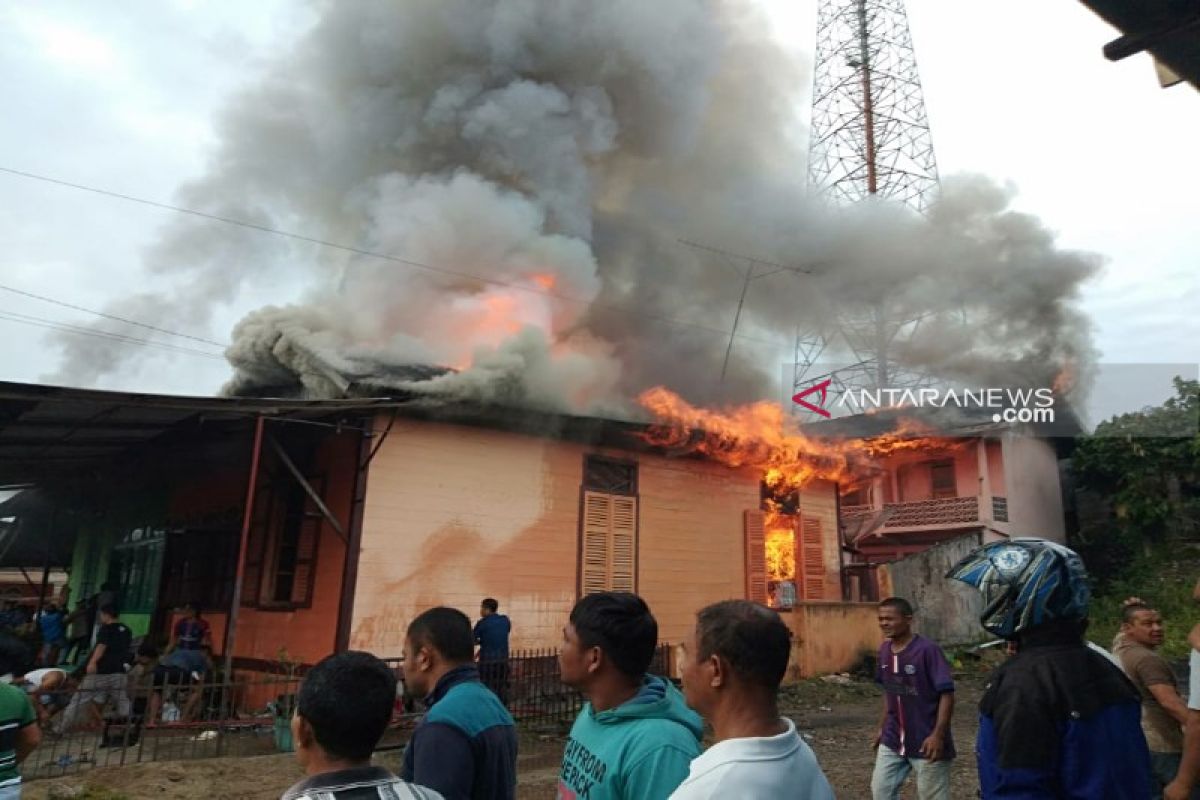 Tiga unit rumah terbakar di Kotanopan