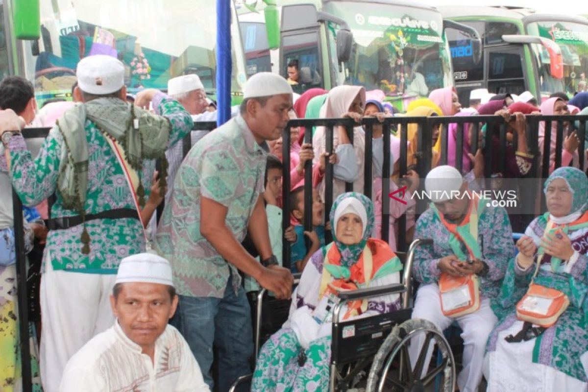 Jamaah haji kloter lima tiba di Madina