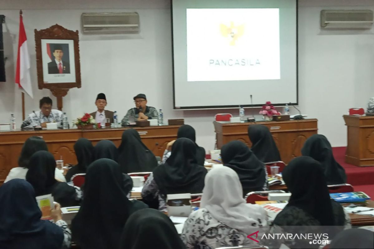 Anggota MPR menyosialisasikan empat pilar kebangsaan kepada PGRI Bantul