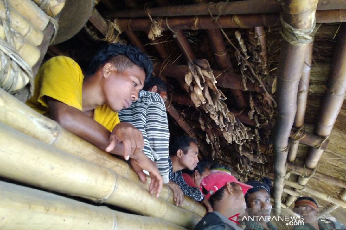Lembaga Adat Kampung Ratenggaro berdayakan warga sadar wisata berbasis tradisi