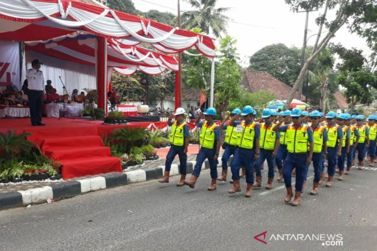 Karyawan PT Timah Toboali ikut lomba baris berbaris