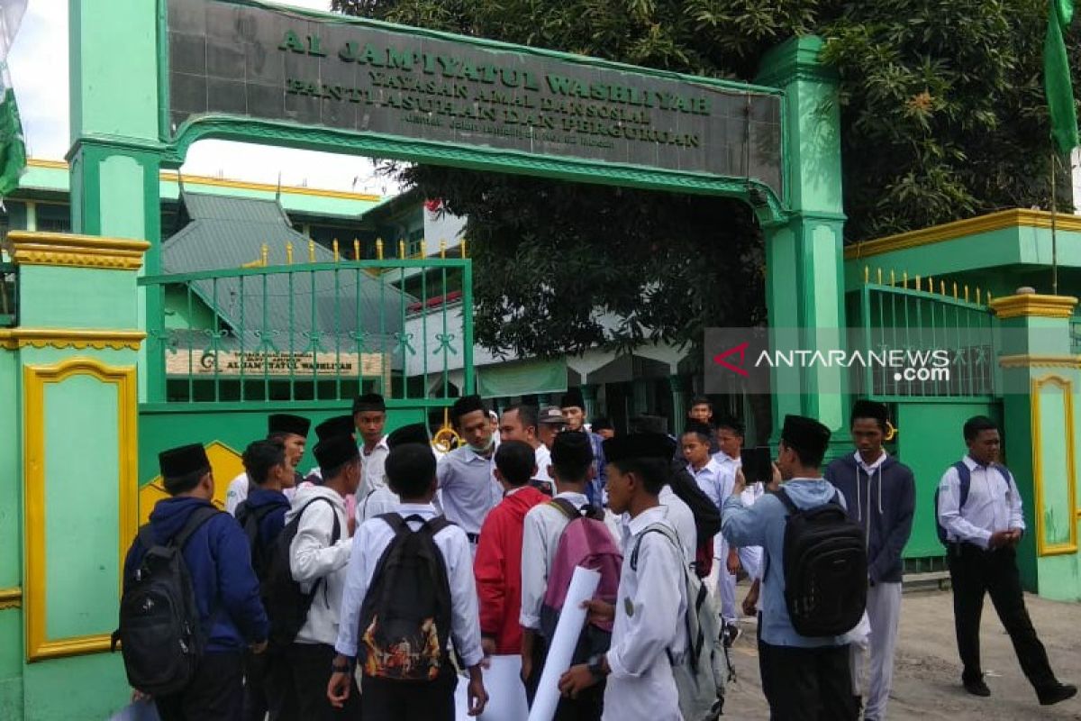 Kepsek Yayasan Amal Sosial Al Jamiyatul Washliyah bantah lecehkan siswi