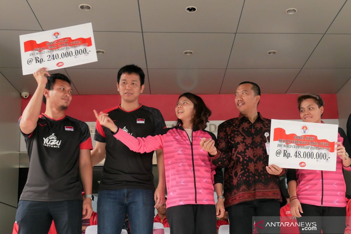 Jawara bulu tangkis Indonesia terima bonus dari Kemenpora setiba dari Swiss