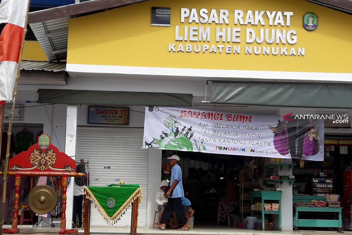 Bupati larang penggunaan plastik belanja di pasar