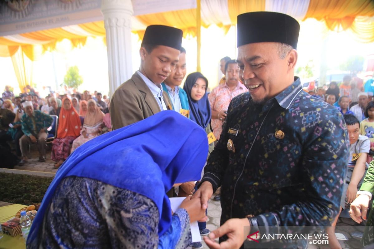 Pemkab Labuhanbatu salurkan zakat di Bilah Barat