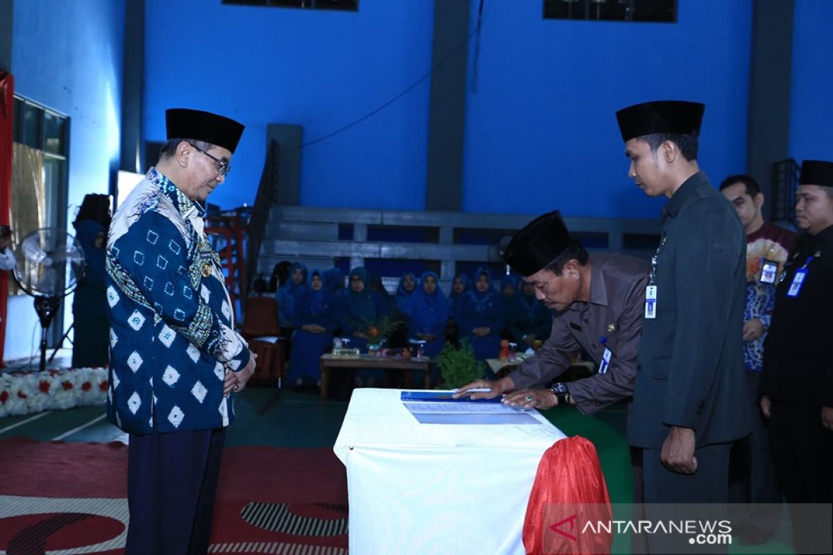 Jabatan tiga camat wilayah Daha diserah terimakan