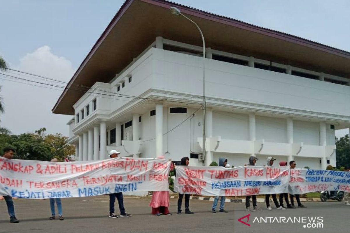 Warga Karawang desak Kejati Jabar tuntaskan kasus dugaan korupsi PDAM