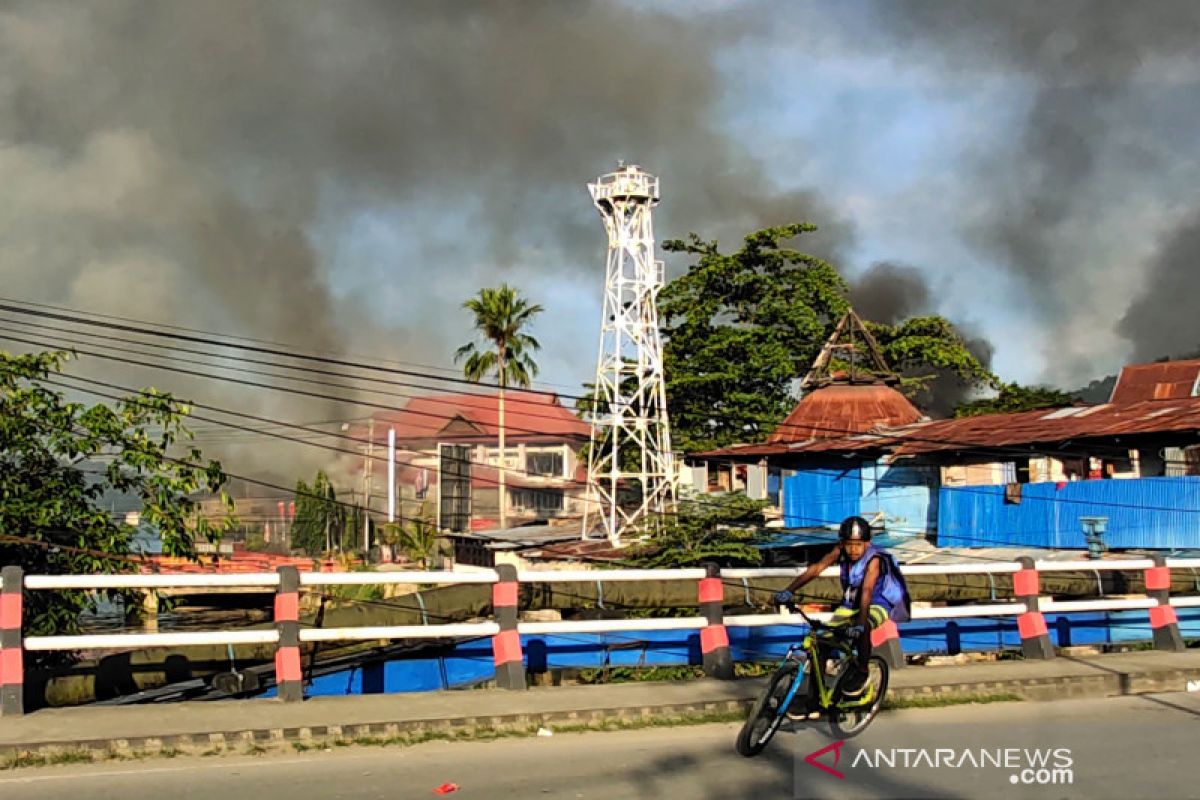 Sejumlah gedung terbakar saat aksi unjuk rasa di Jayapura