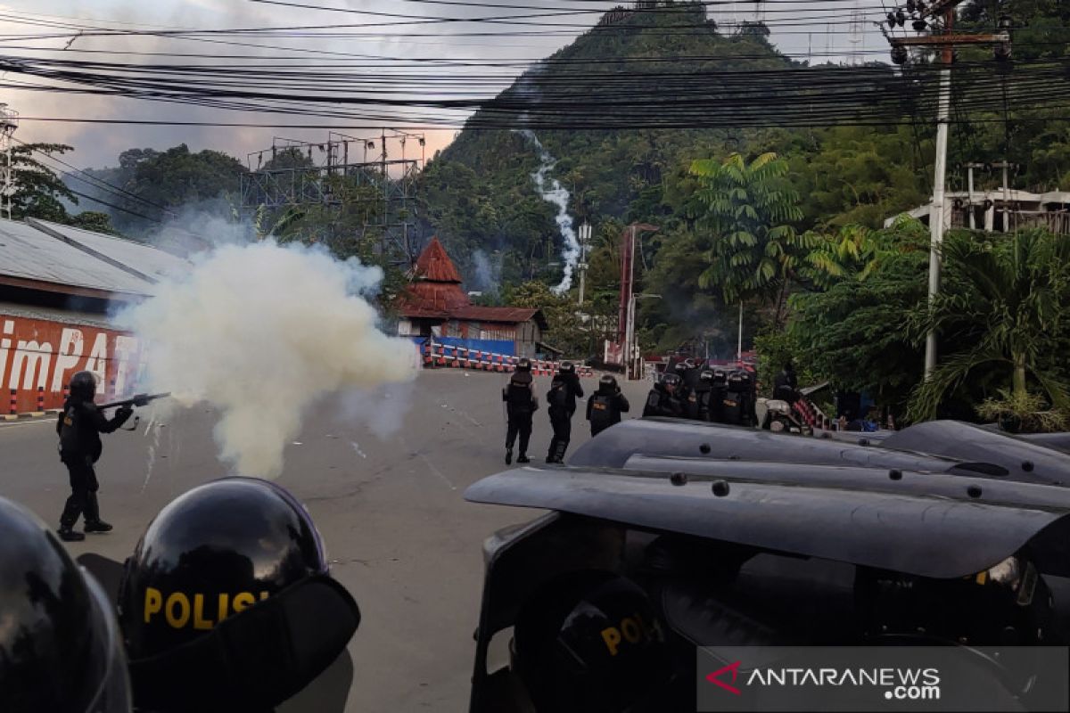 Unjuk rasa di Jayapura, sebagian masyarakat bermalam di Lantamal