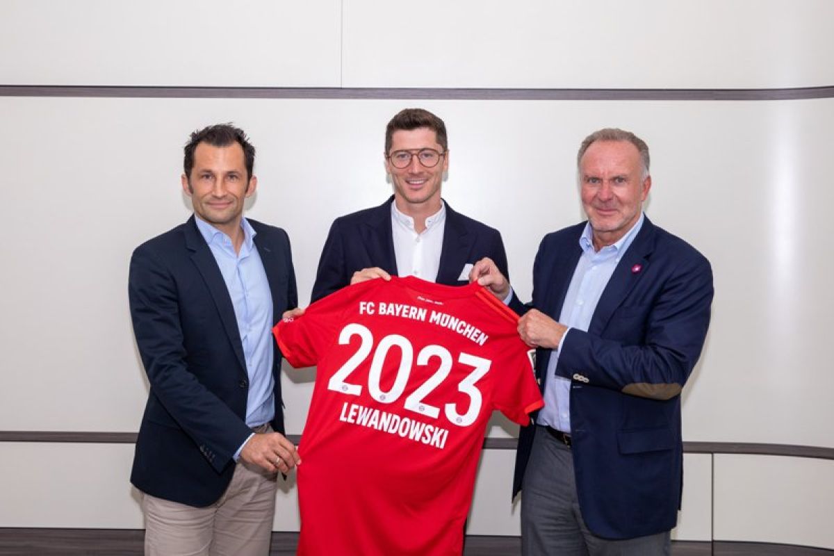 Lewandowski perpanjang kontrak hingga 2023 di Bayern Munchen