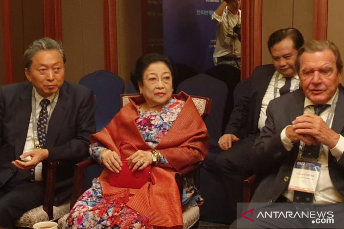 Megawati-mantan pemimpin dunia berbincang soal pemindahan ibu kota