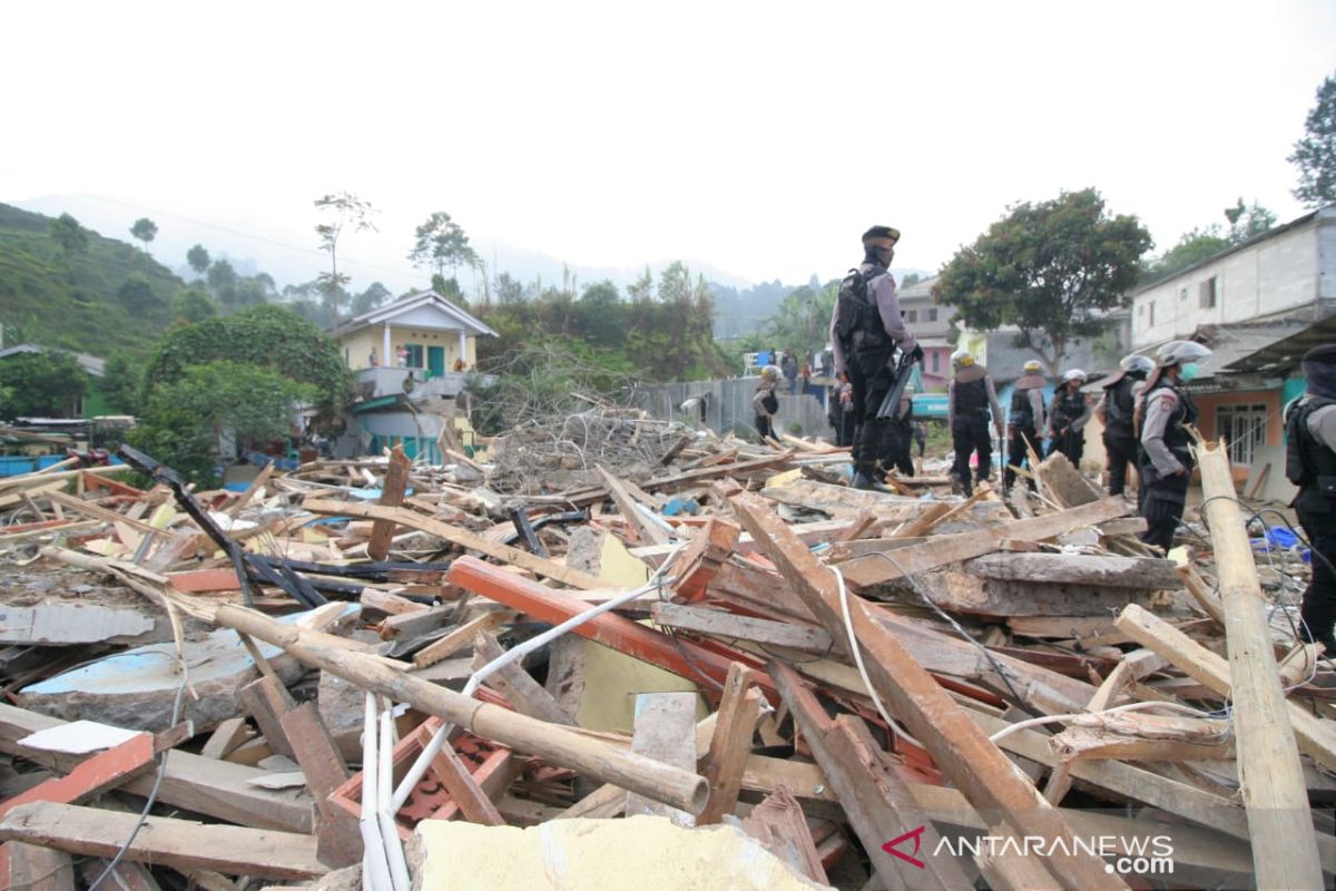 Pembongkaran 23 bangunan liar di Puncak Bogor dilanjut pekan depan