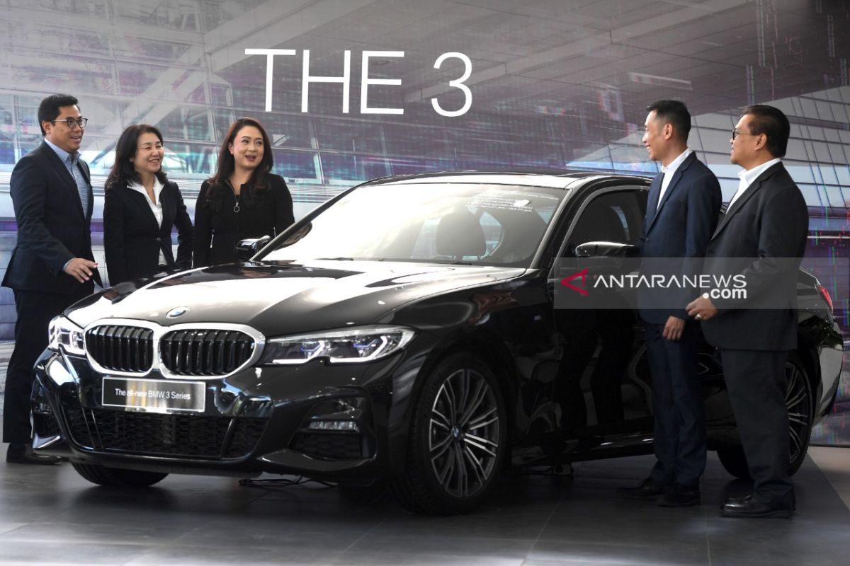 BMW bidik pasar mobil premium di Surabaya