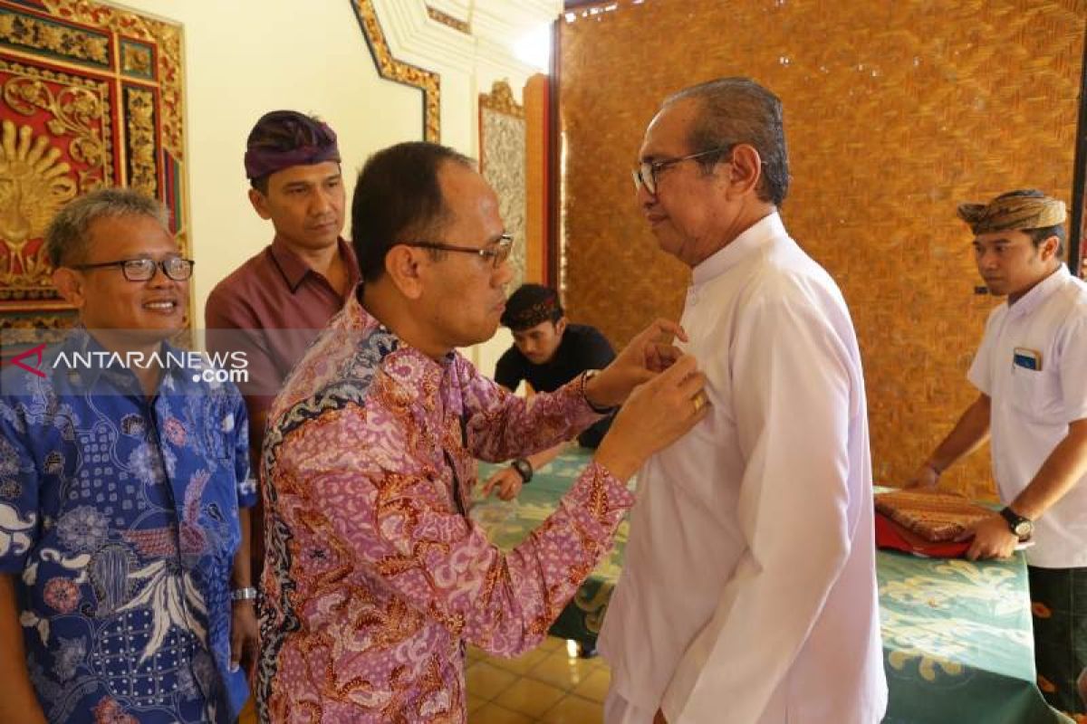 Agung Bharata, mantan Bupati Gianyar terima Anugerah Presiden