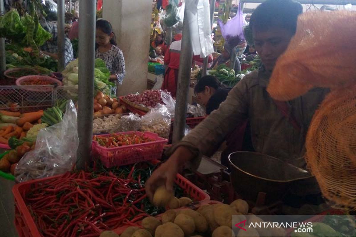 Harga cabai di Pasar Manis Purwokerto berangsur turun