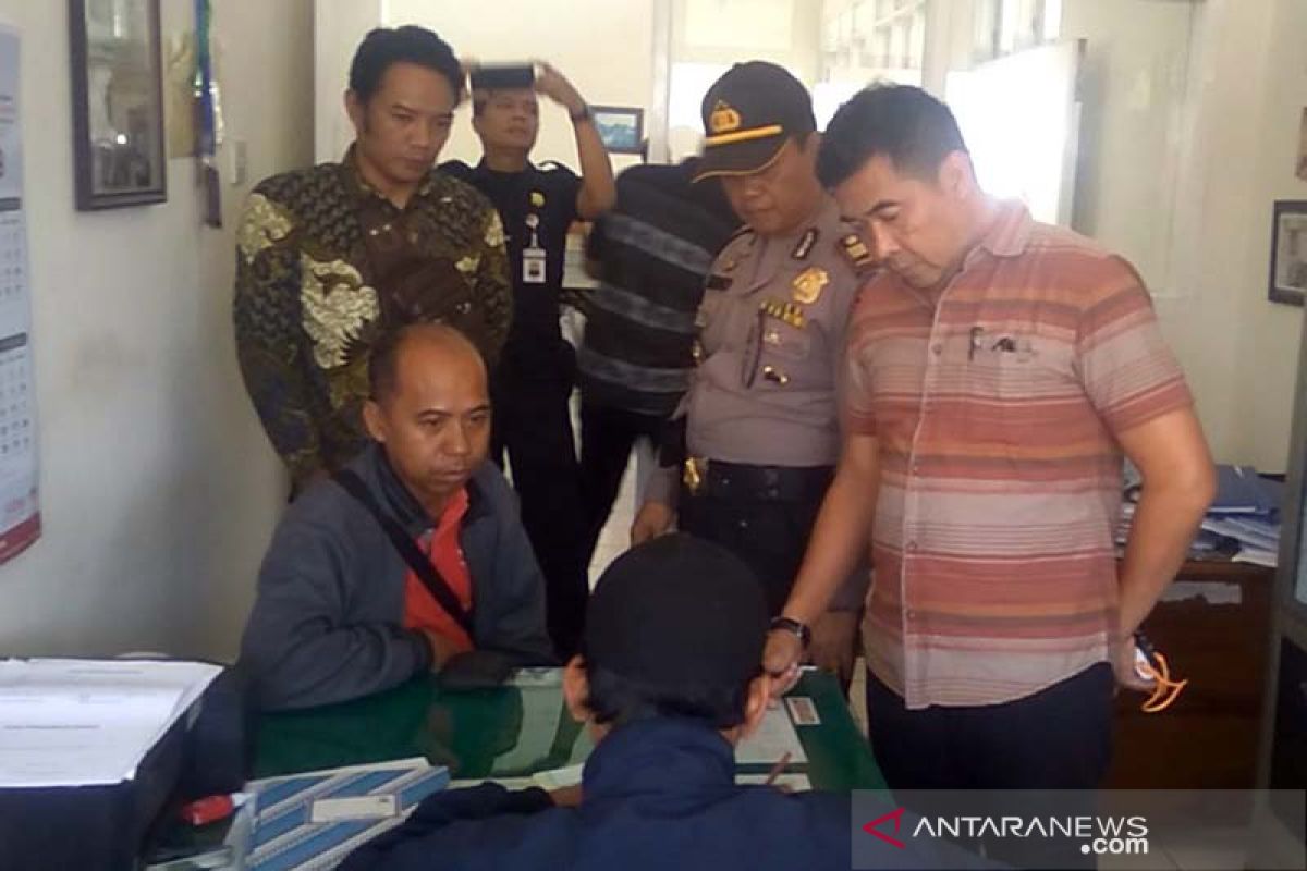 Polisi serahkan kerangka korban pembunuhan satu keluarga di Banyumas