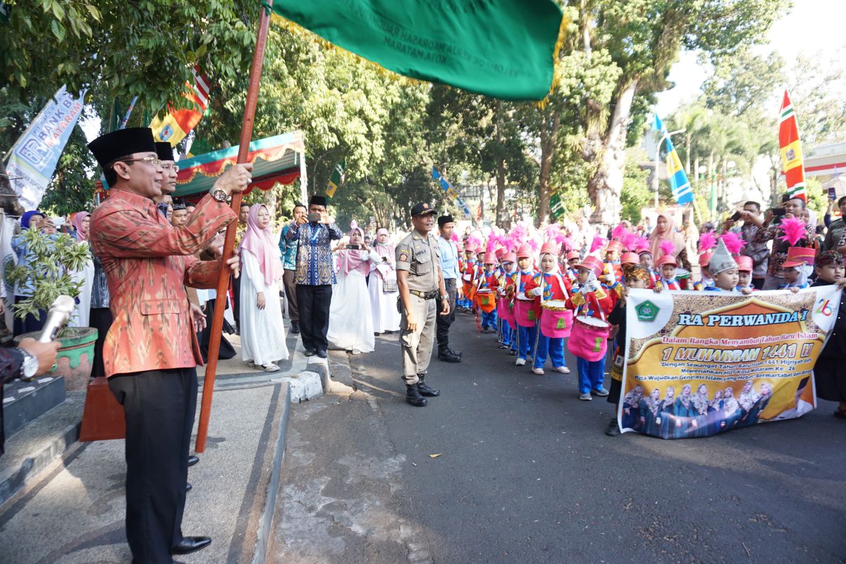 Ratusan siswa RA di Mataram berpawai hijratul Rasul sambut tahun baru