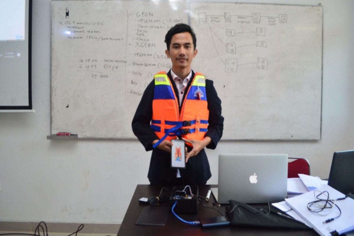 Jaket pelampung terhubung ke GPS buatan mahasiswa ITTP