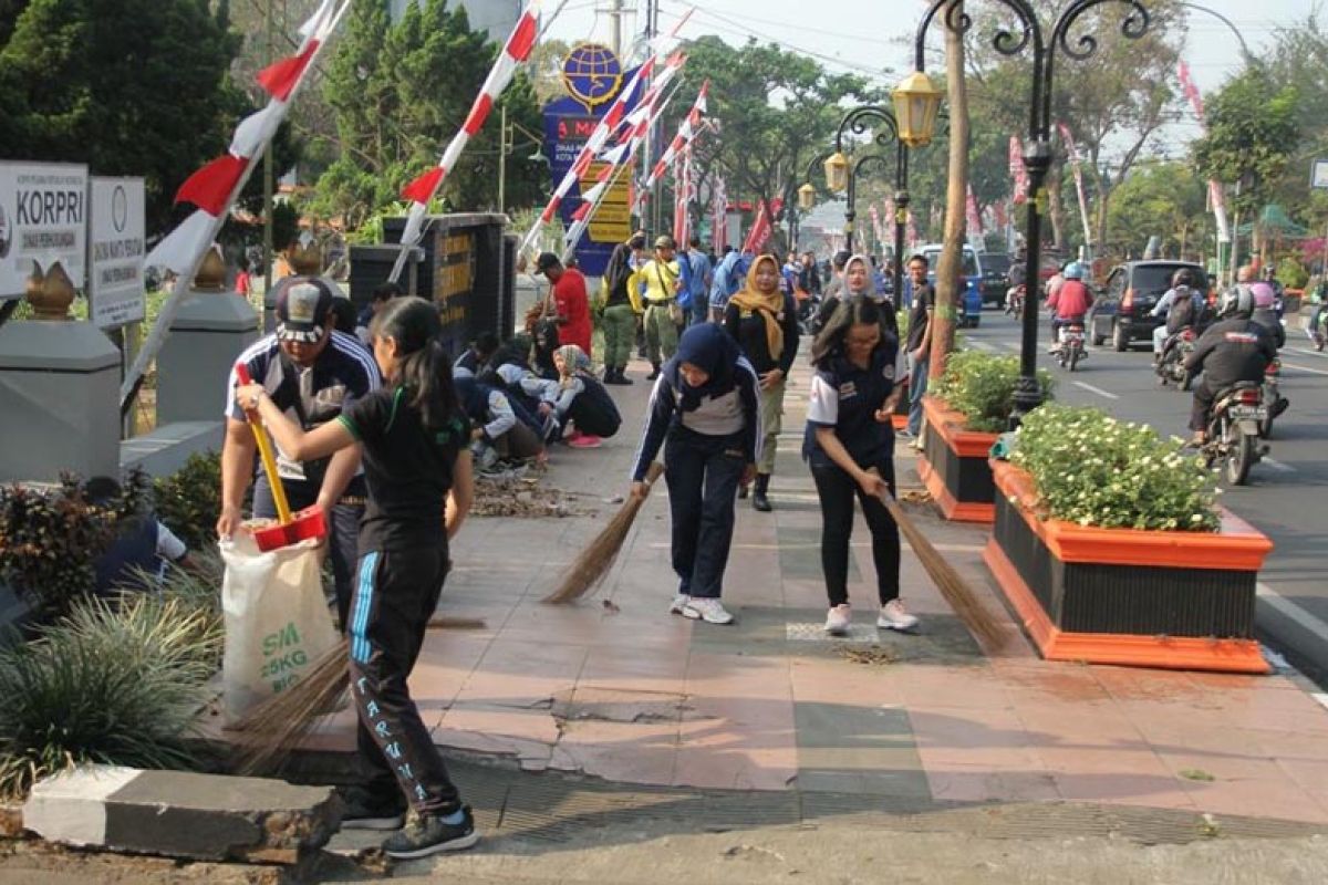 Bersihkan lingkungan, DLH Kota Magelang gerakkan OPD