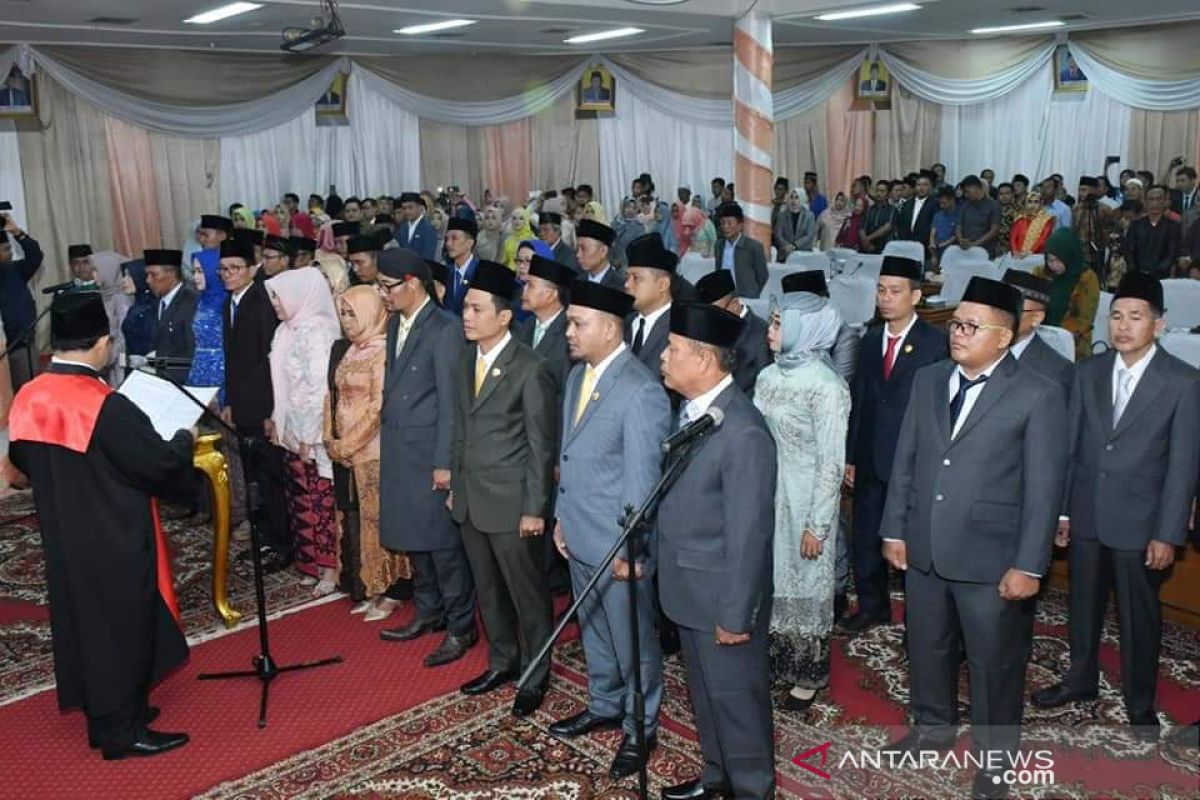 35 anggota DPRD Batanghari dilantik, kiprah mereka sangat ditunggu