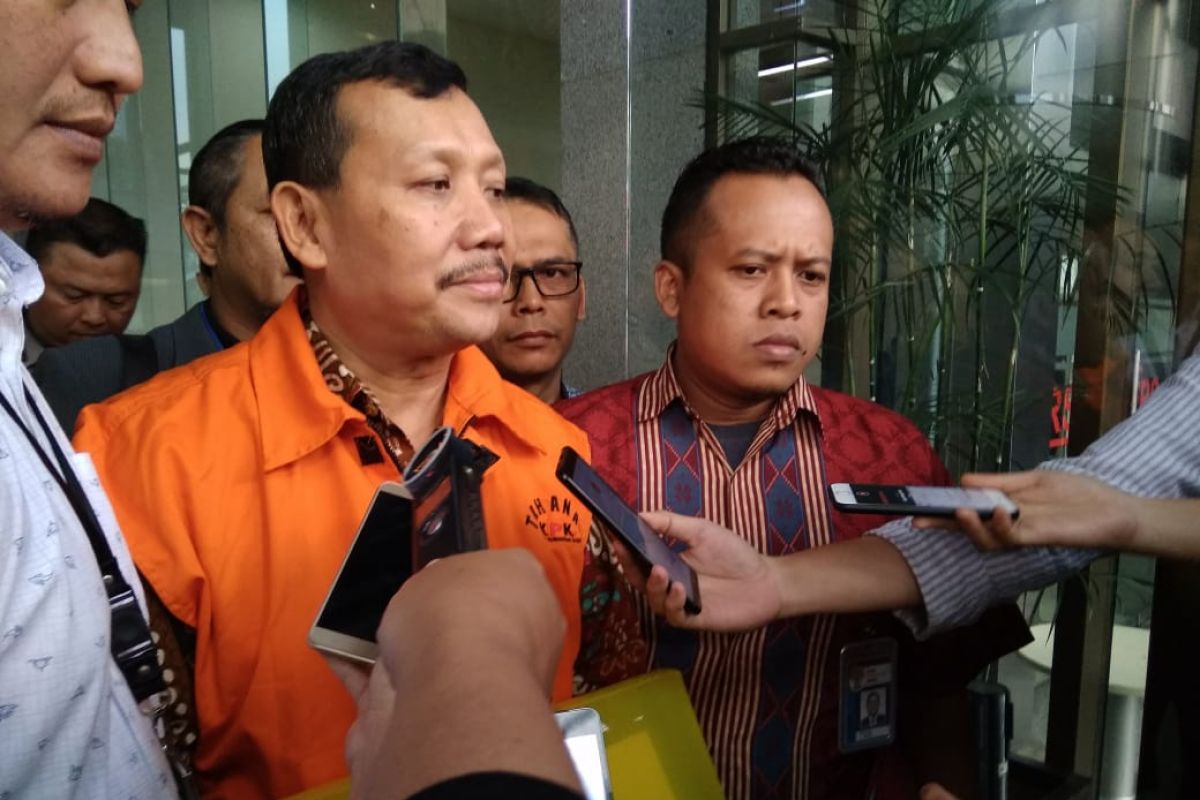 KPK tahan Sekda Jabar Iwa Karniwa