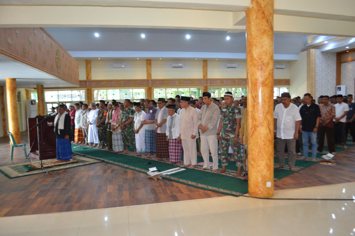 Korem 042/Gapu gelar shalat ghaib untuk Sertu Anumerta Rikson yang gugur di Papua