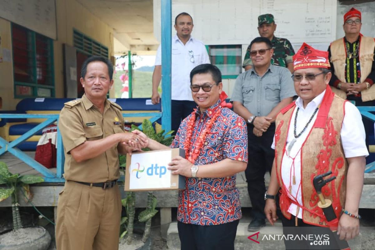 Menkominfo didampingi Gubernur tinjau sarana komunikasi di Krayan