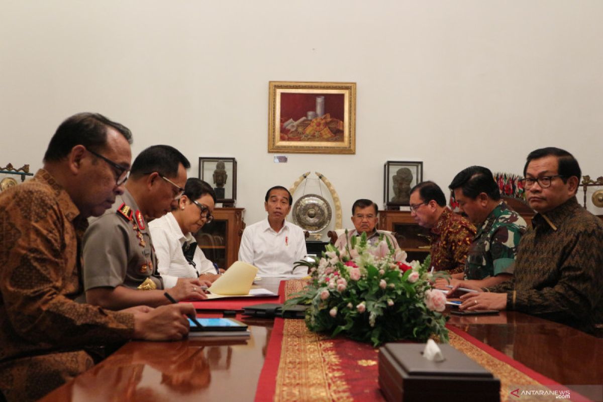 President Jokowi leads limited meeting on Papua