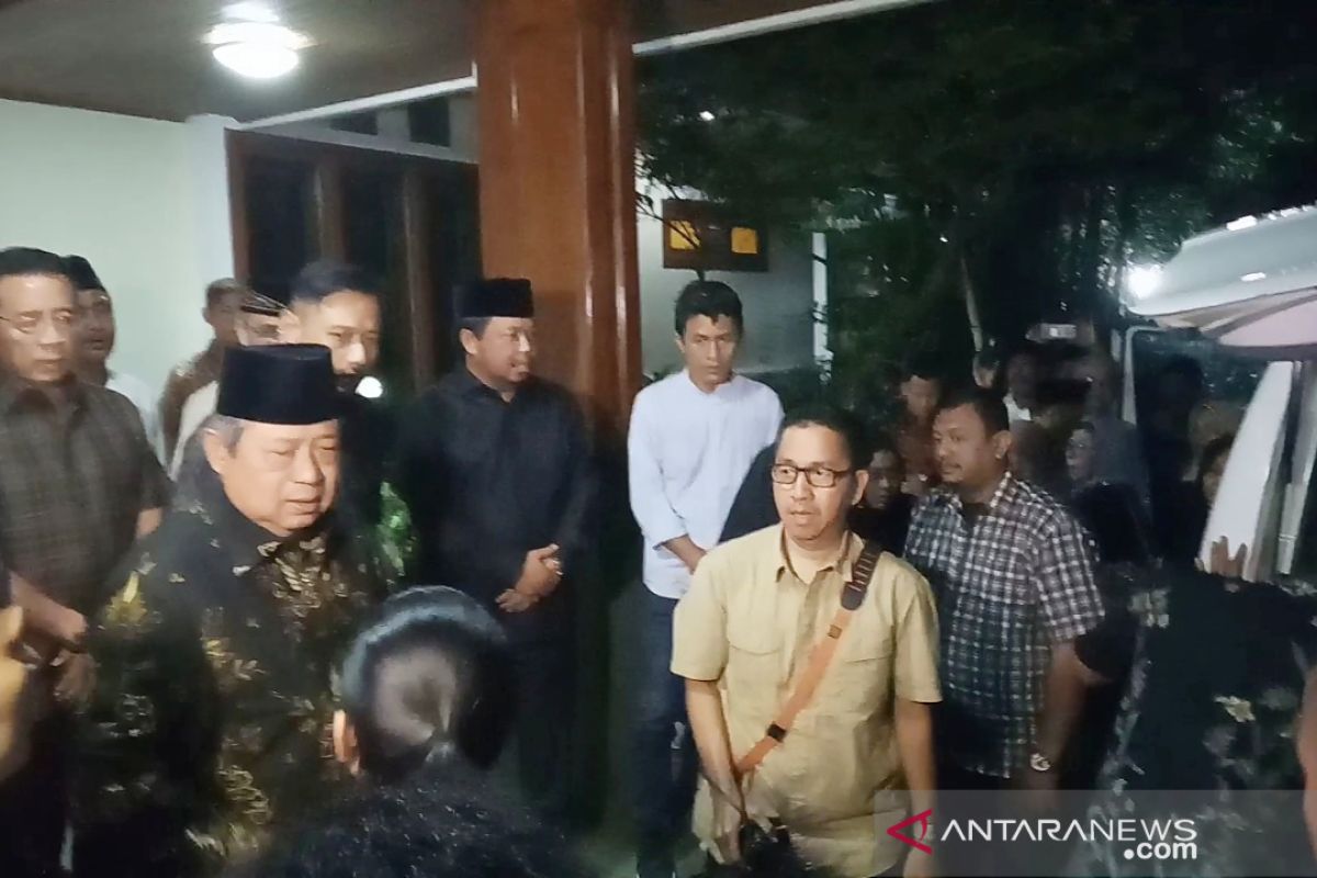 Tiba di Puri Cikeas, jenazah Siti Habibah disambut SBY bersama AHY