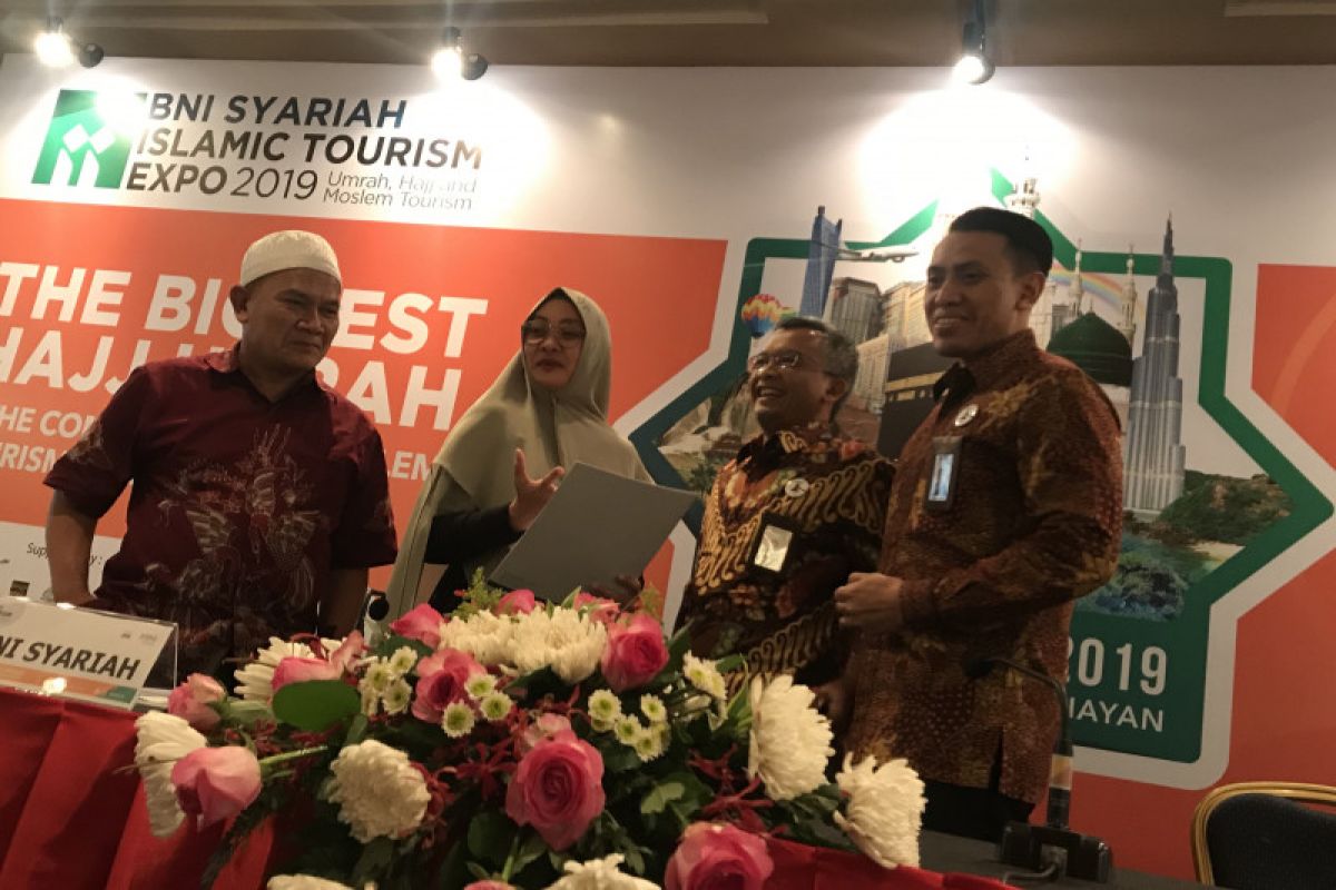 Menumbuhkan perbankan syariah melalui industri wisata halal