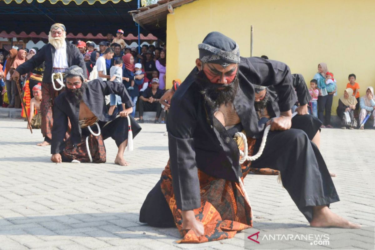 Reog Ponorogo (3-habis) - Warok sebagai karakter masyarakat Ponorogo