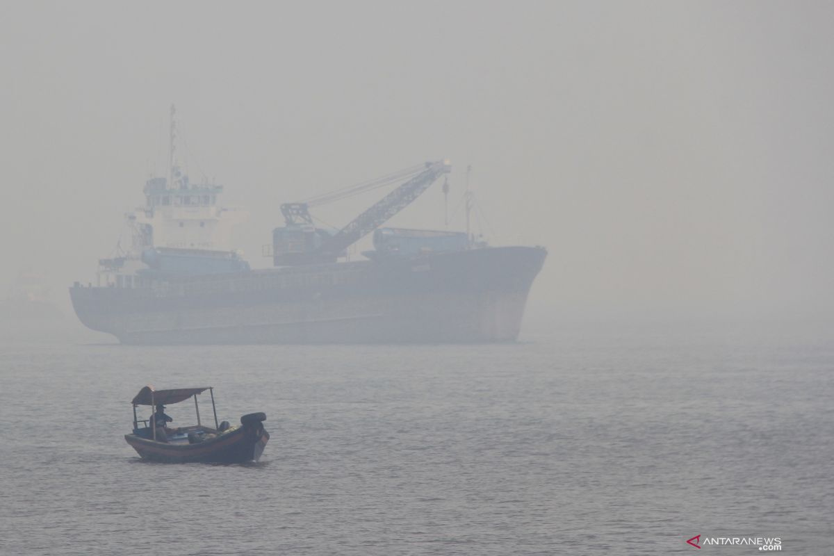 Karhutla Riau - Warga Dumai keluhkan asap dan banjir rob