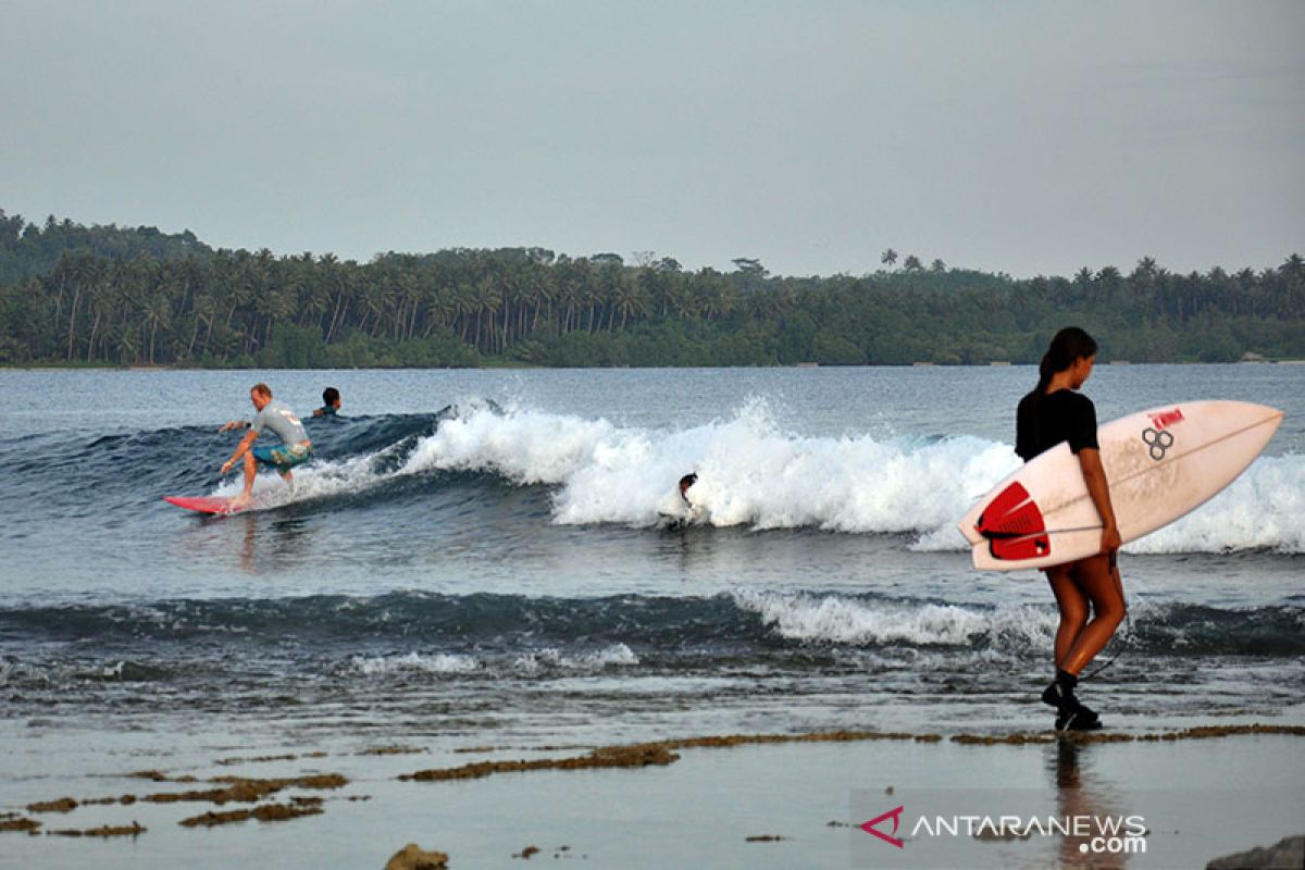 126 surfers confirm for Nias Pro Int'l Surfing Sail
