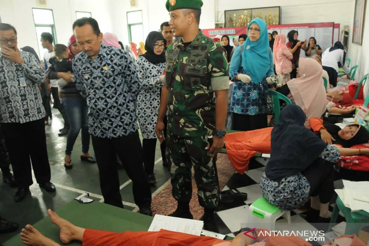 Sukseskan program KB, ratusan ibu-ibu dapat layanan pemasangan implan gratis