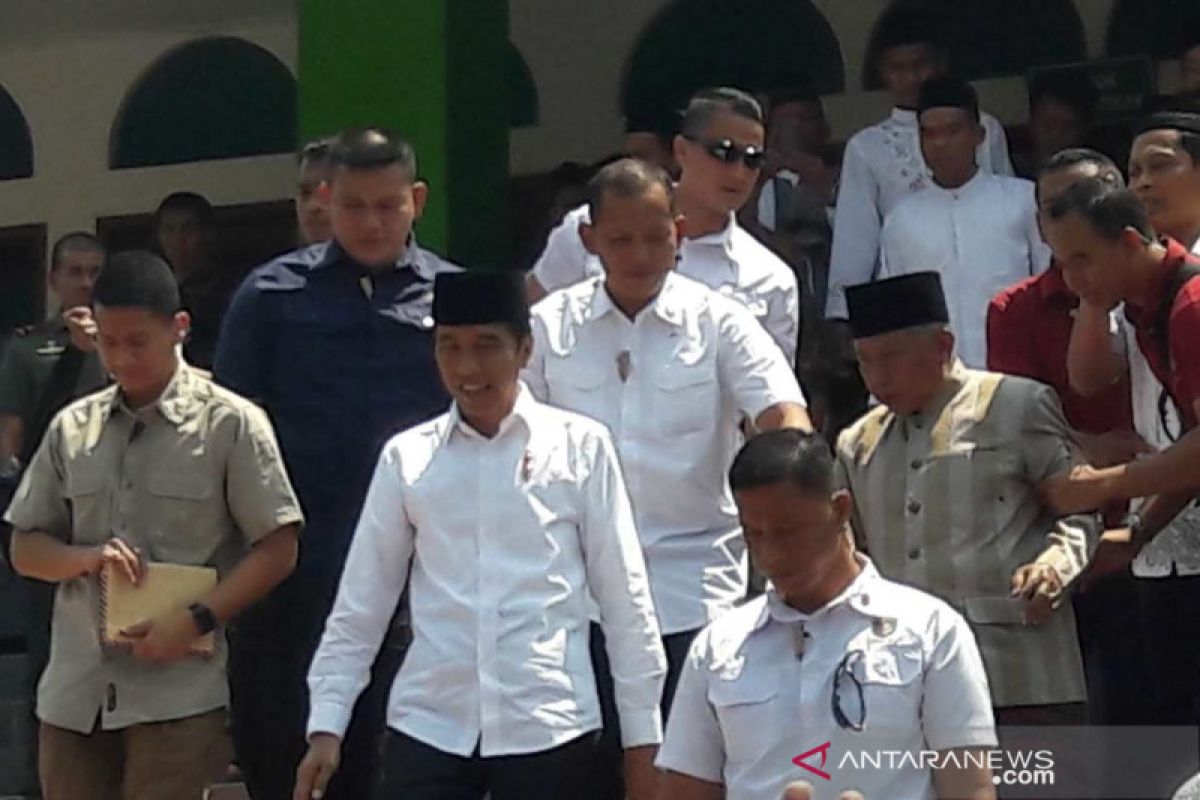 Presiden Jokowi shalat Jumat di Masjid An Nuur Magelang