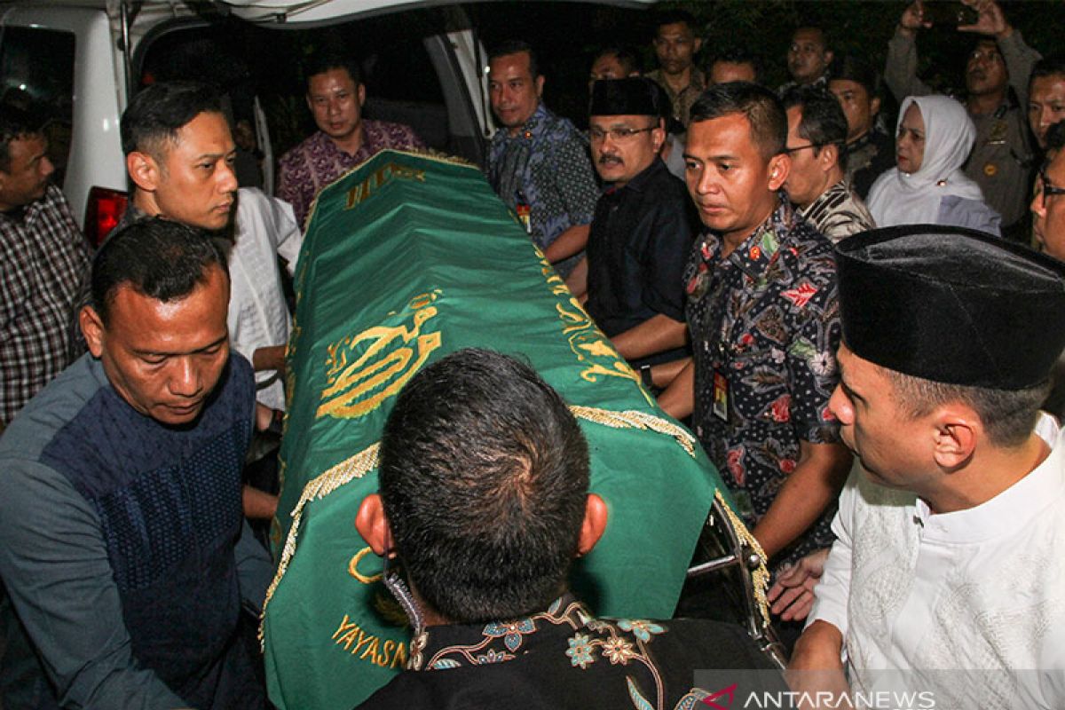 Almarhumah ibunda SBY dimakamkan di TPU Tanah Kusir